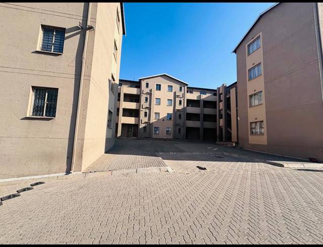 2 BEDROOM PROPERTY TO RENT IN FLEURHOF